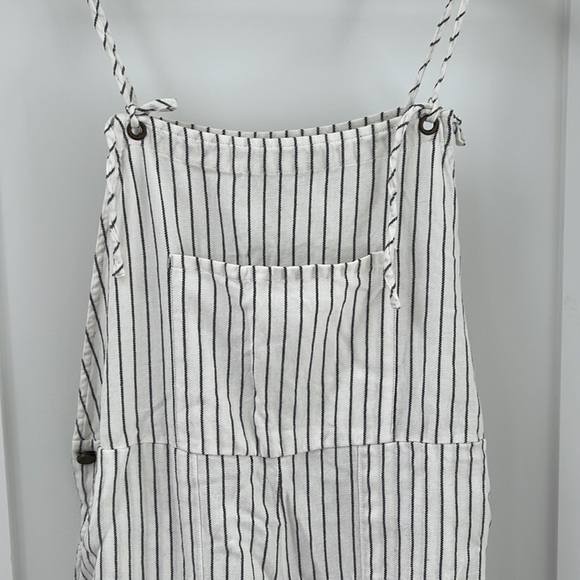 Beachy style overalls - Picture 8 of 10